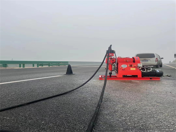 鄂托克马路路基路面开裂下沉注浆加固灌浆