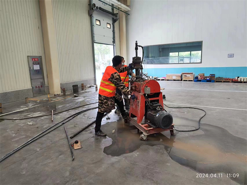 鄂托克厂房地面下沉塌陷注浆加固施工